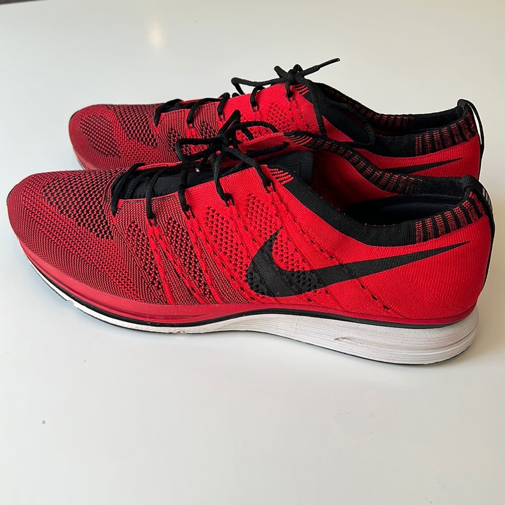 NIKE FLYKNIT